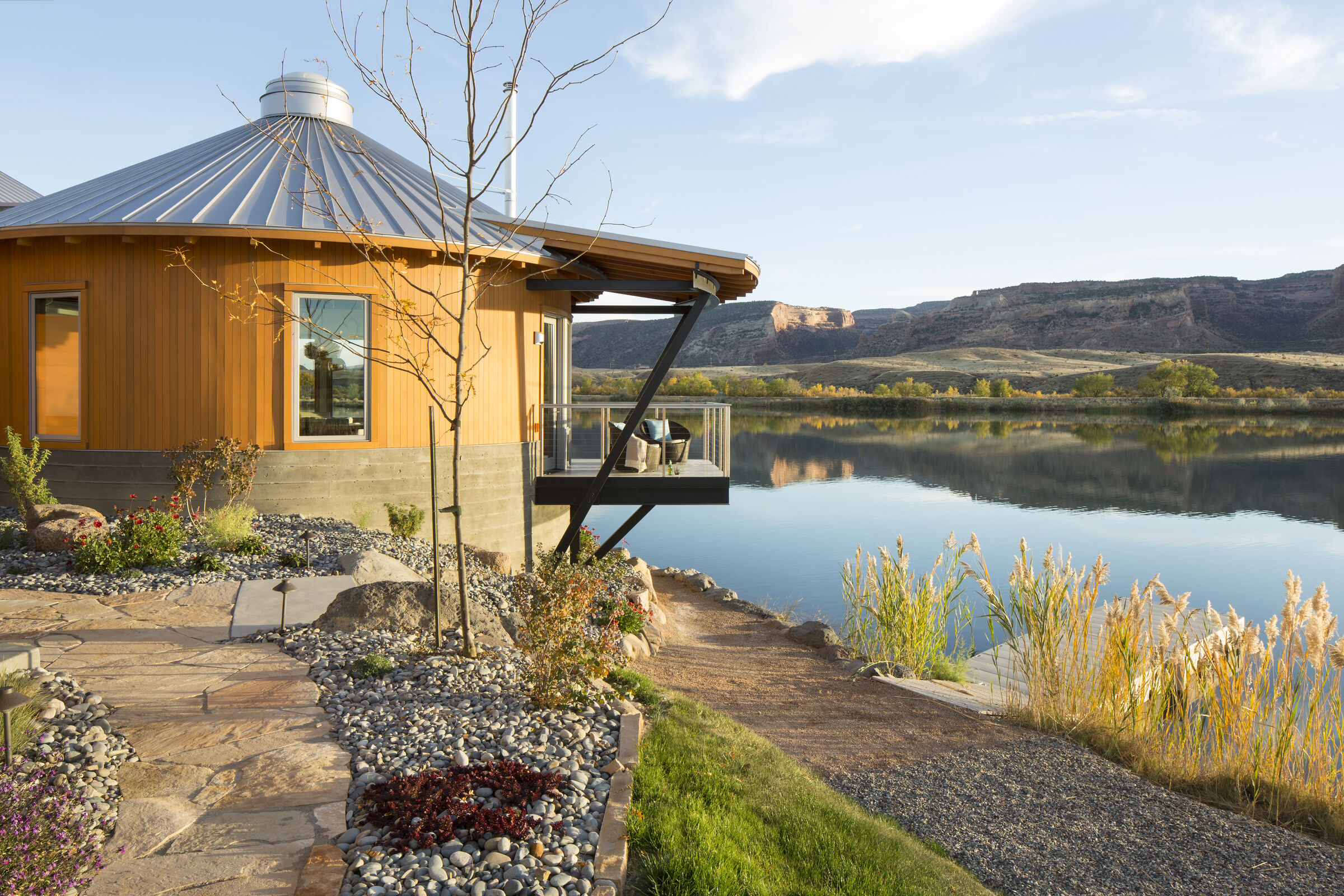 Lake Weedunno compound view