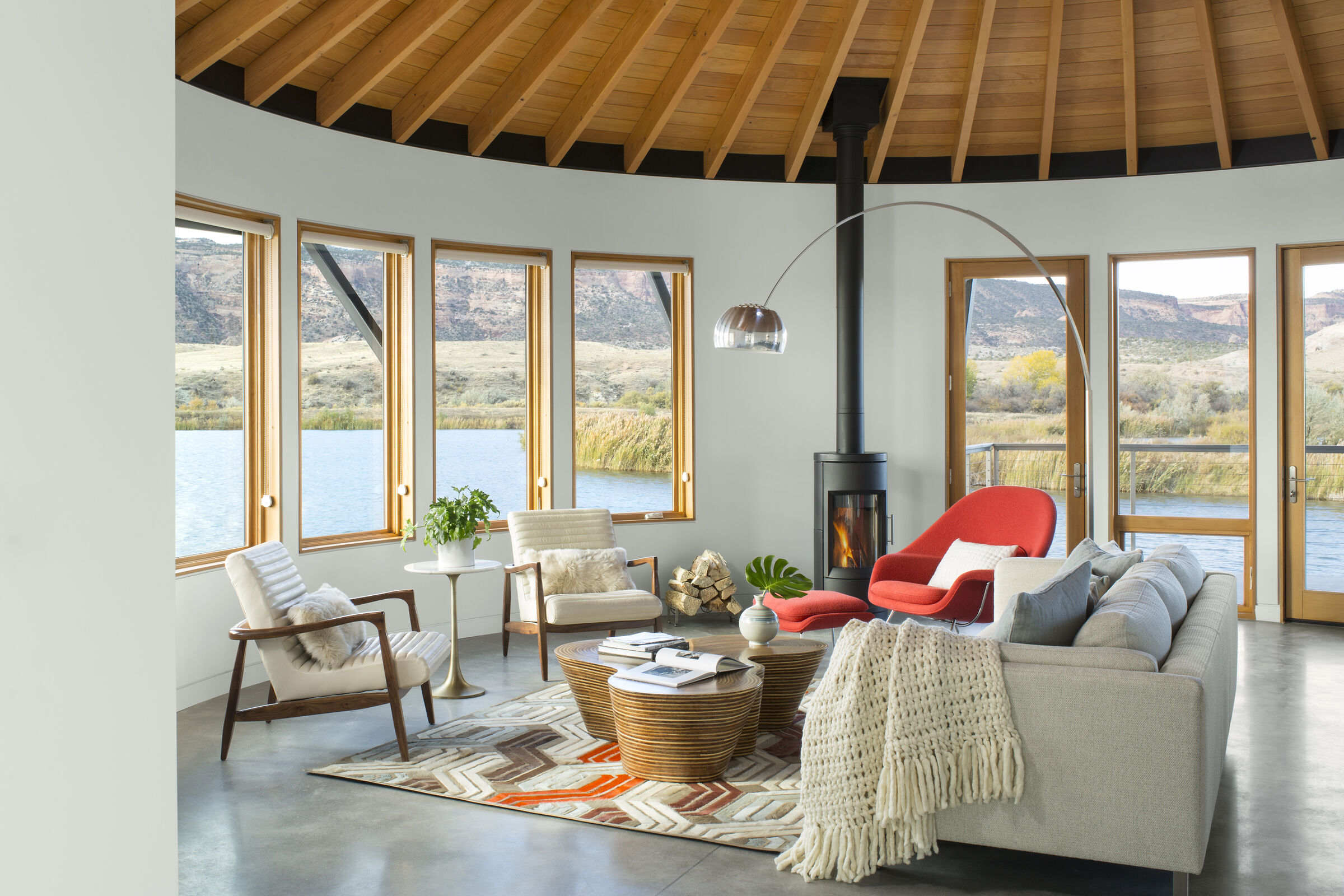 Lake Weedunno curved architecture